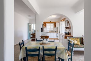 Villa | Eget kök | Ugn, diskmaskin, espressobryggare och vattenkokare