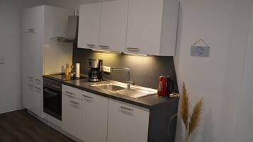 Kühlschrank, Ofen, Herdplatte, Geschirrspüler