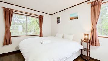 6 bedrooms, pillow-top beds, free WiFi, bed sheets