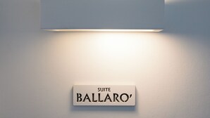 A sign with the text "SUITE BALLARO" mounted on a wall. - Ballarò Suite Behind the Cathedral (Palermo)