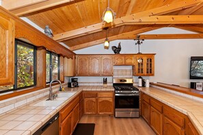 Fridge, microwave, oven, stovetop - Hidden Wolf Retreat by Destination Big Bear : Amazing Ski Slope Views in Upper Moonridge! Pool Table! (Big Bear City)