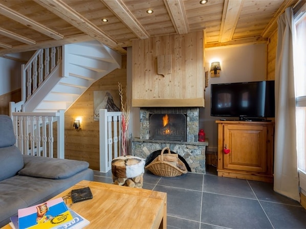 TV, fireplace, DVD player
