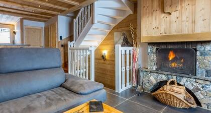Spacious Chalet in Val Thorens - 12 Guests, Ski-In/Ski-Out, Fireplace, WiFi, Balconies