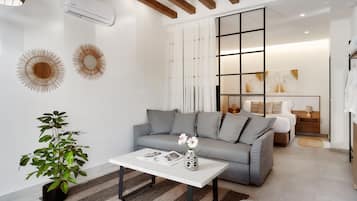 Junior Suite, Garden View | Frette Italian sheets, premium bedding, Tempur-Pedic beds, in-room safe