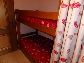 Room - Studio for 4, opposite ski lift, private terrace (Combloux)