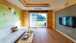 Basic Room, 1 Bedroom (ROOM 205) | 1 bedroom, free WiFi - Yeosu Sora Noeul Pension (Yeosu)