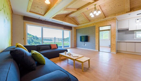 Basic Room, 2 Bedrooms (ROOM 507) | 1 bedroom, free WiFi - Yeosu Sora Noeul Pension (Yeosu)