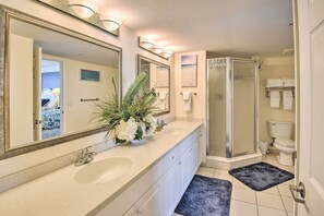 Hair dryer, towels, toilet paper - ‘Vacation Vibe’ Condo: Eleventh-Floor Ocean Views (Daytona Beach)
