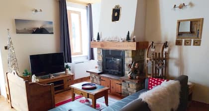 Spacious duplex for 6 people near slopes