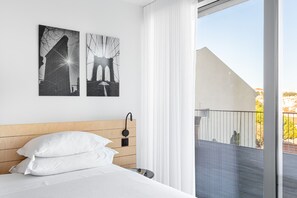 2 bedrooms, in-room safe, desk, iron/ironing board