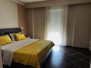 Iron/ironing board - Hotel Nais Beach (Durrës)