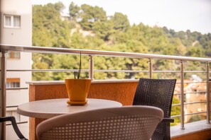 Outdoor dining - Hotel Nais Beach (Durrës)