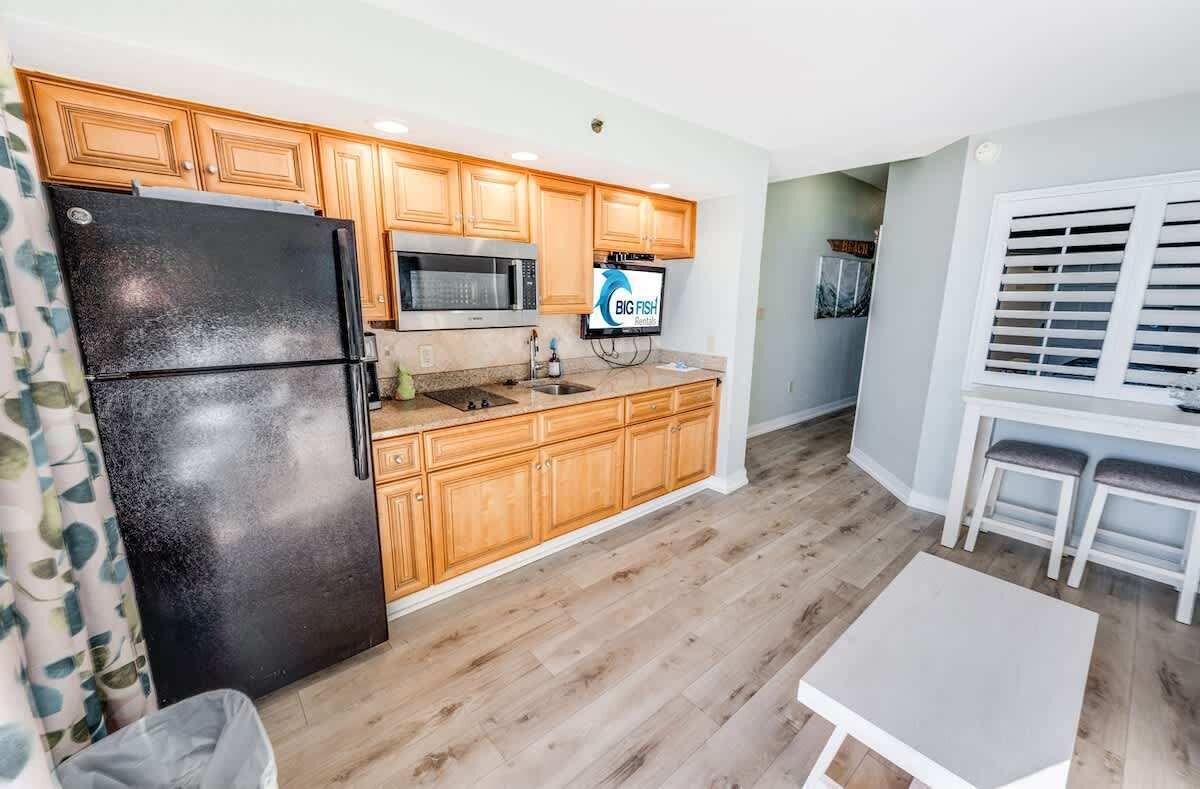 Fridge, microwave, stovetop, coffee/tea maker