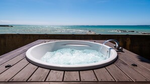 Hus – comfort, ikke-røyk (Beachfront, Pine House in Ginoza Hous) | Boblebad
