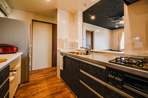 Lego Apartment, Non Smoking | Private kitchenette | Fridge, microwave, stovetop, electric kettle - Lego (Uruma)