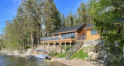 Exclusive and modern vacation home "Stora älg" directly on the lake 365 days a year!