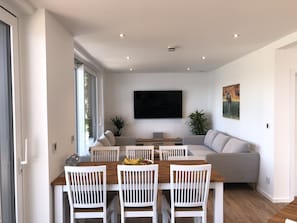 Dining - Exclusive and modern vacation home "Stora älg" directly on the lake 365 days a year! (Arvika)