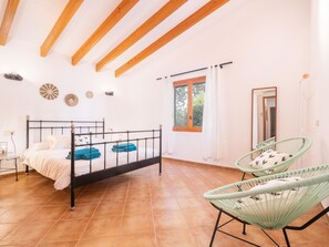 3 chambres, fer et planche à repasser, accès Internet, draps fournis