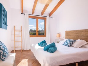 3 soverom, strykejern/-brett, internettilgang og sengetøy