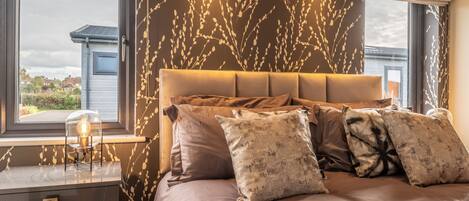 2 bedrooms, iron/ironing board, Internet, bed sheets