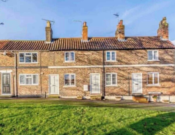 Exterior - Puddle Duck Cottage (Hutton Cranswick)