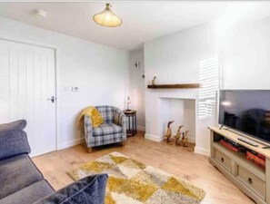 Smart TV - Puddle Duck Cottage (Hutton Cranswick)