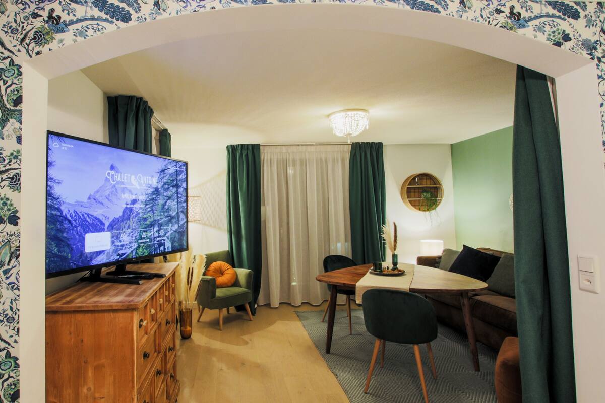 Apartemen Keluarga, 2 kamar tidur, balkon, pemandangan gunung | Area keluarga | Smart TV dan mainan