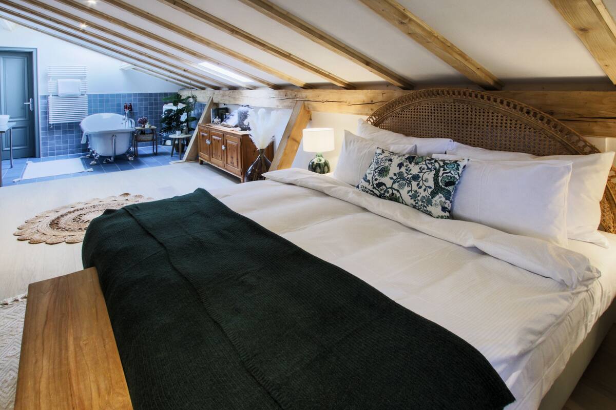 Studio Romantis, 1 Tempat Tidur Double, ensuite | Wi-Fi gratis dan seprai linen
