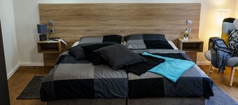 New building, upscale furnishings, Moselle view