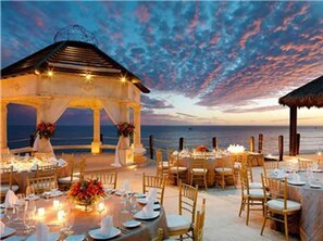 Dining - Luxurious 5 Diamond Resort Deluxe One Bedroom at Lands End (Cabo San Lucas)