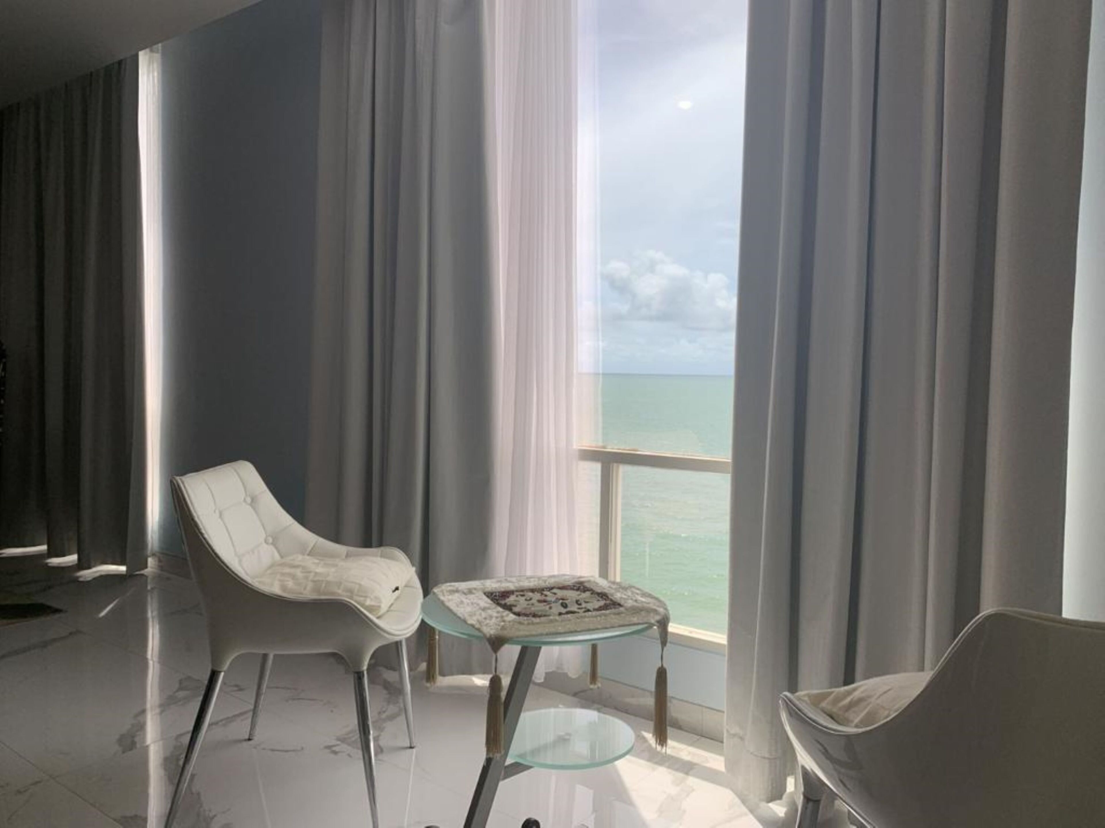 Zimmer (Suite) | Hochwertige Bettwaren, Betten mit Memory-Foam-Matratzen