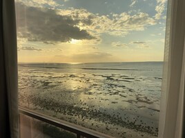 Deluxe Twin Room, Sea View | Beach/ocean view