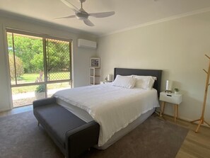 4 bedrooms, iron/ironing board, free WiFi, bed sheets - Country lifestyle close to the beach (Chevallum)