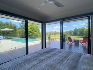 4 bedrooms, iron/ironing board, free WiFi, bed sheets - Country lifestyle close to the beach (Chevallum)