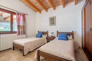 2 habitaciones, tabla de planchar con plancha y wifi gratis 