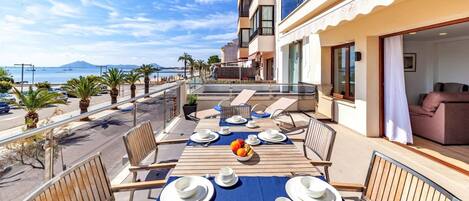 屋外ダイニングエリア