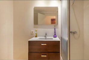 Hair dryer, towels