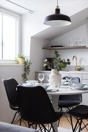 Premium Room | In-room dining - 2ndhomes Ullanlinna Penthouse Apartments 2 (Helsinki)
