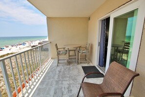 Outdoor dining - Seacrest 401- All That is Missing is You! Book Now! (Gulf Shores)