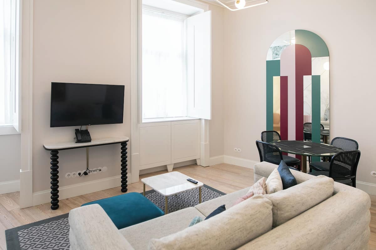 Departamento superior, 1 habitación, vista a la ciudad | Área de sala de estar