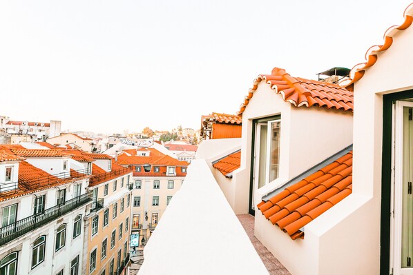 In-room safe, soundproofing, iron/ironing board, free WiFi - The Lift Apartments by RIDAN Hotels (Lisbon)