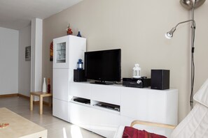 Televisio, DVD-soitin, stereot