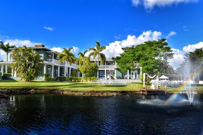 Saint Patrick Palace - Wedding-Ready Luxury Estate w/ Pool & Guest Cottage