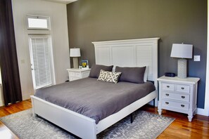 5 bedrooms, desk, iron/ironing board, free WiFi - Saint Patrick Palace - Wedding-Ready Luxury Estate w/ Pool & Guest Cottage (Davie)