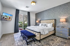 3 bedrooms, desk, iron/ironing board, free WiFi - Vista Montaña - Beautiful downtown townhome! (Palm Springs)