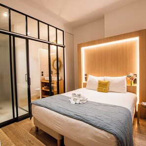 Comfort Double Room, Courtyard View | Premium bedding, soundproofing, free WiFi, bed sheets - LOLA Boutique Hôtel Bordeaux Centre (Bordeaux)