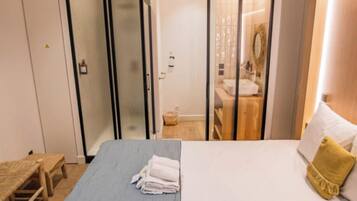 Kamar Double Comfort, pemandangan halaman | Seprai premium, kedap suara, Wi-Fi gratis, dan seprai linen