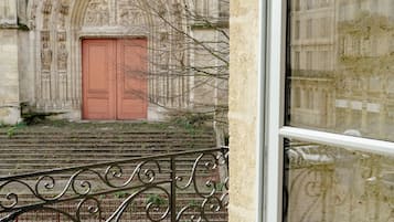 ๋๋ญ์ค๋ฃธ, ๋ฐ์ฝ๋ | ๊ณ ๊ธ ์นจ๊ตฌ, ๋ฐฉ์ ์ค๋น, ๋ฌด๋ฃ WiFi, ์นจ๋ ์ํธ