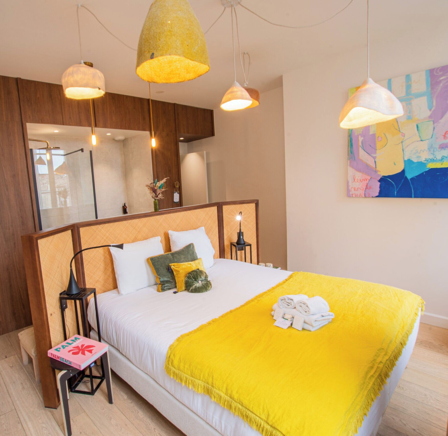 Ropa de cama de alta calidad, sistema de insonorización y wifi gratis 