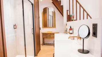 Suite | Kamar mandi | Shower dan handuk